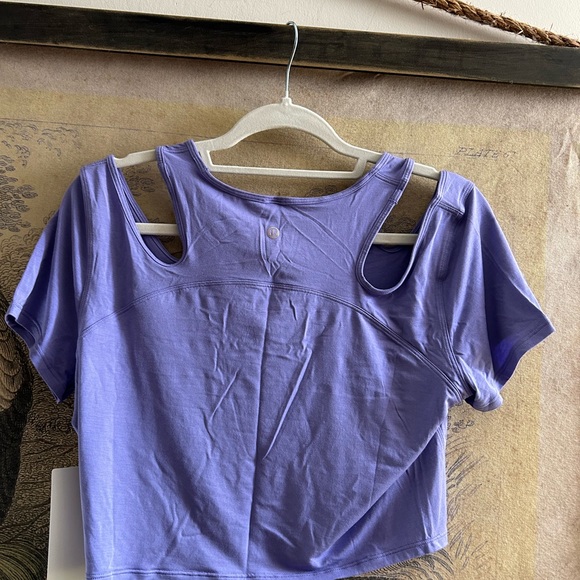 New Lululemon Yoga Cropped T Shirt Shoulder Cut Out SZ 10 - Picture 5 of 6